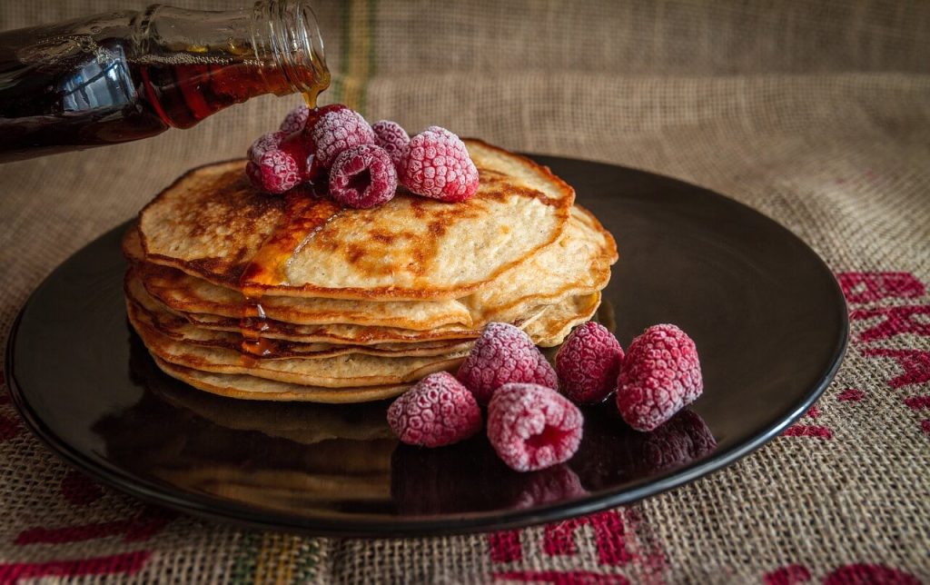 pancakes with raspberries and syrup