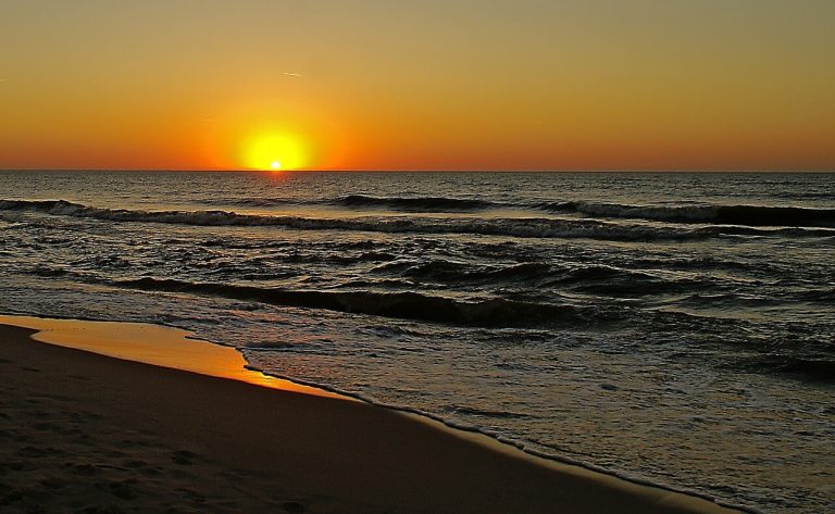 sunset on siesta key beach